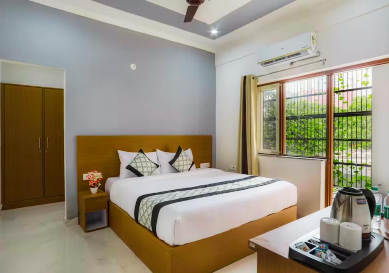 The Castle Blue Hotel Greater Noida Exterior photo