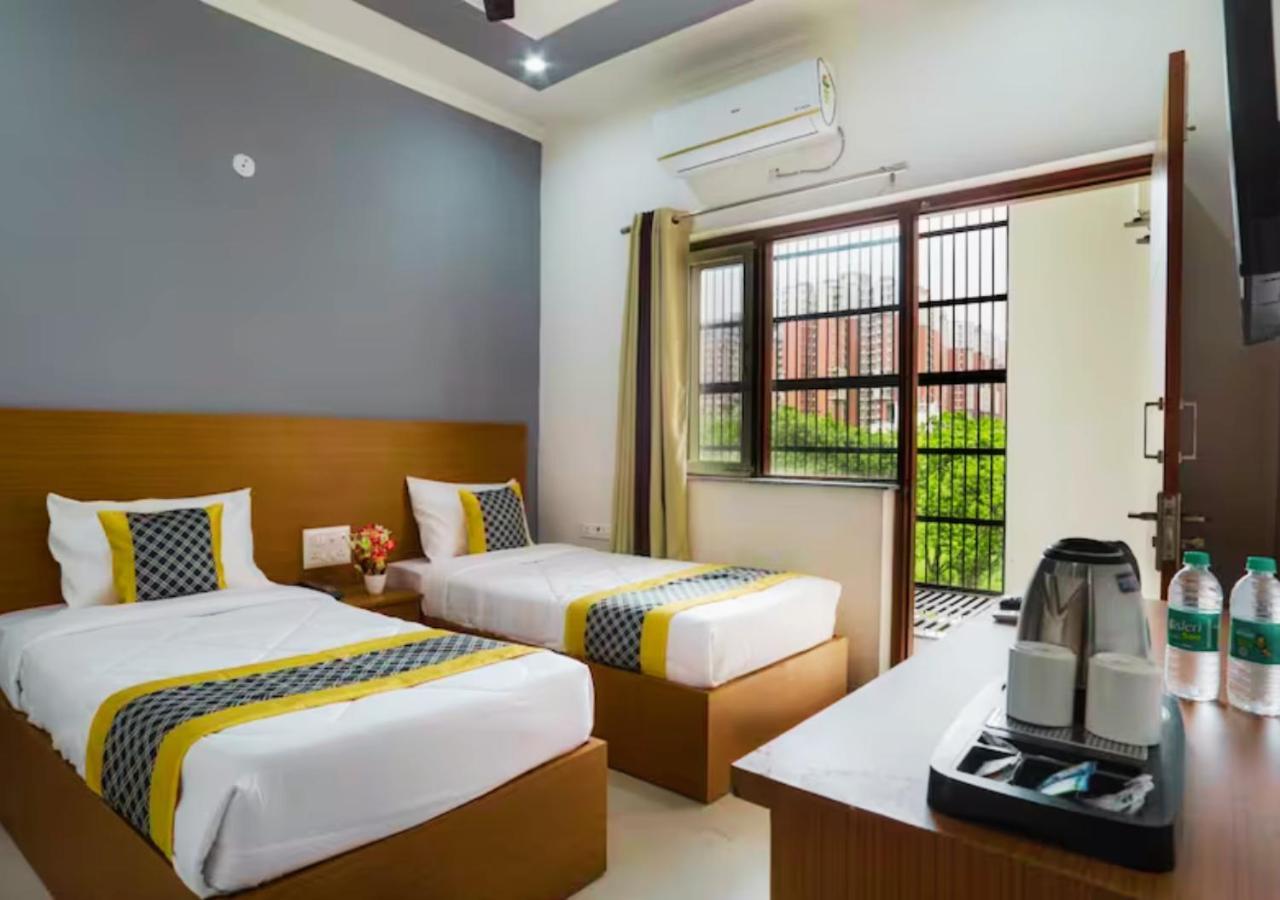 The Castle Blue Hotel Greater Noida Exterior photo